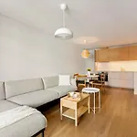 Urban Hideaway I דירה